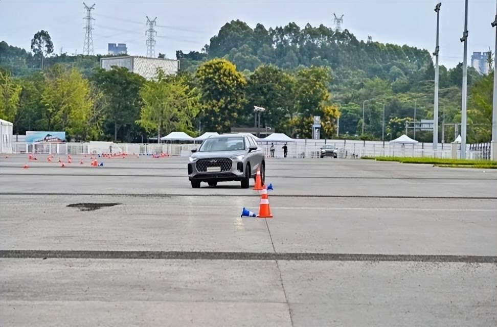 九游體育僅1299萬起就全系搭載20T+8AT智控四驅(qū)更是不輸quattro！(圖4)