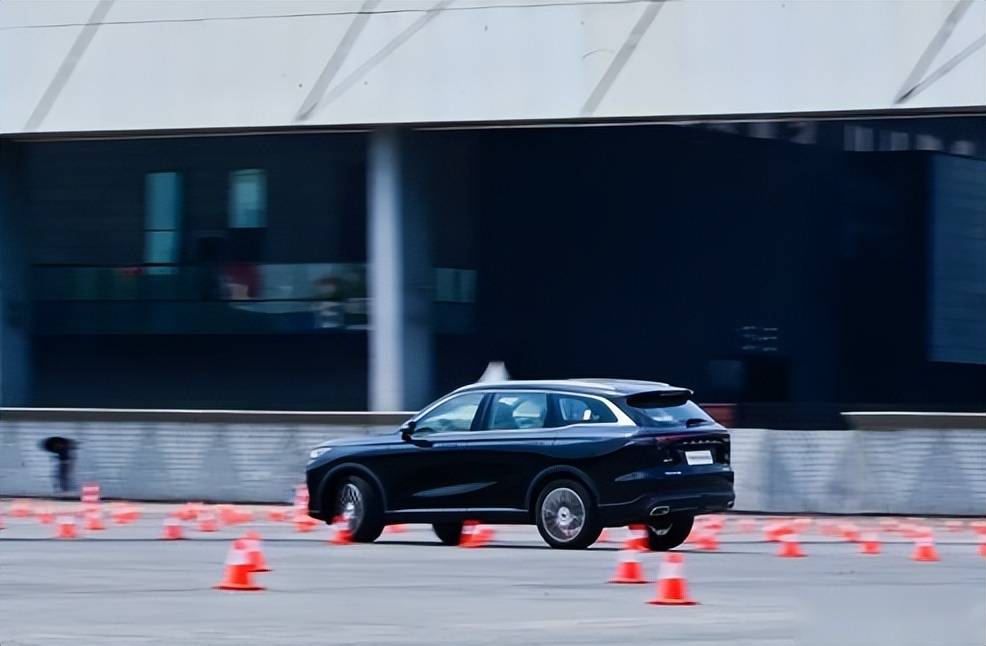 九游體育僅1299萬起就全系搭載20T+8AT智控四驅(qū)更是不輸quattro！(圖5)